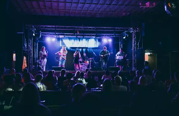 Photograph of Wingspread performing on stage